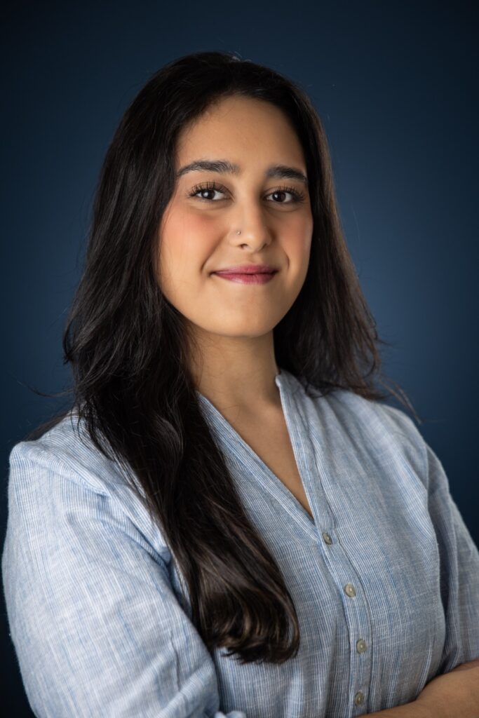 Giovanna Vitória Moulaidis Perez, estagiária da R. Longo Advogados